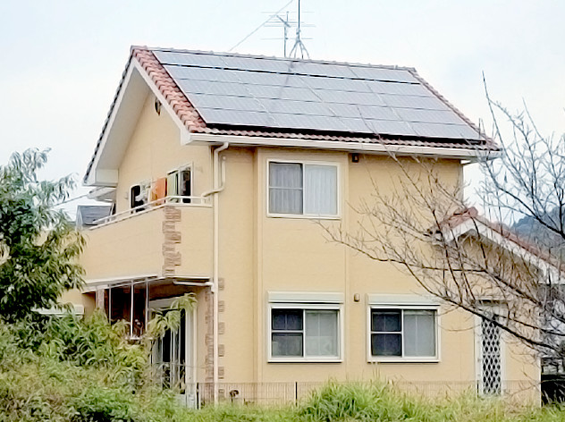 M様邸　瓦屋根に太陽光発電パネルを設置（S瓦　差し込み金具）