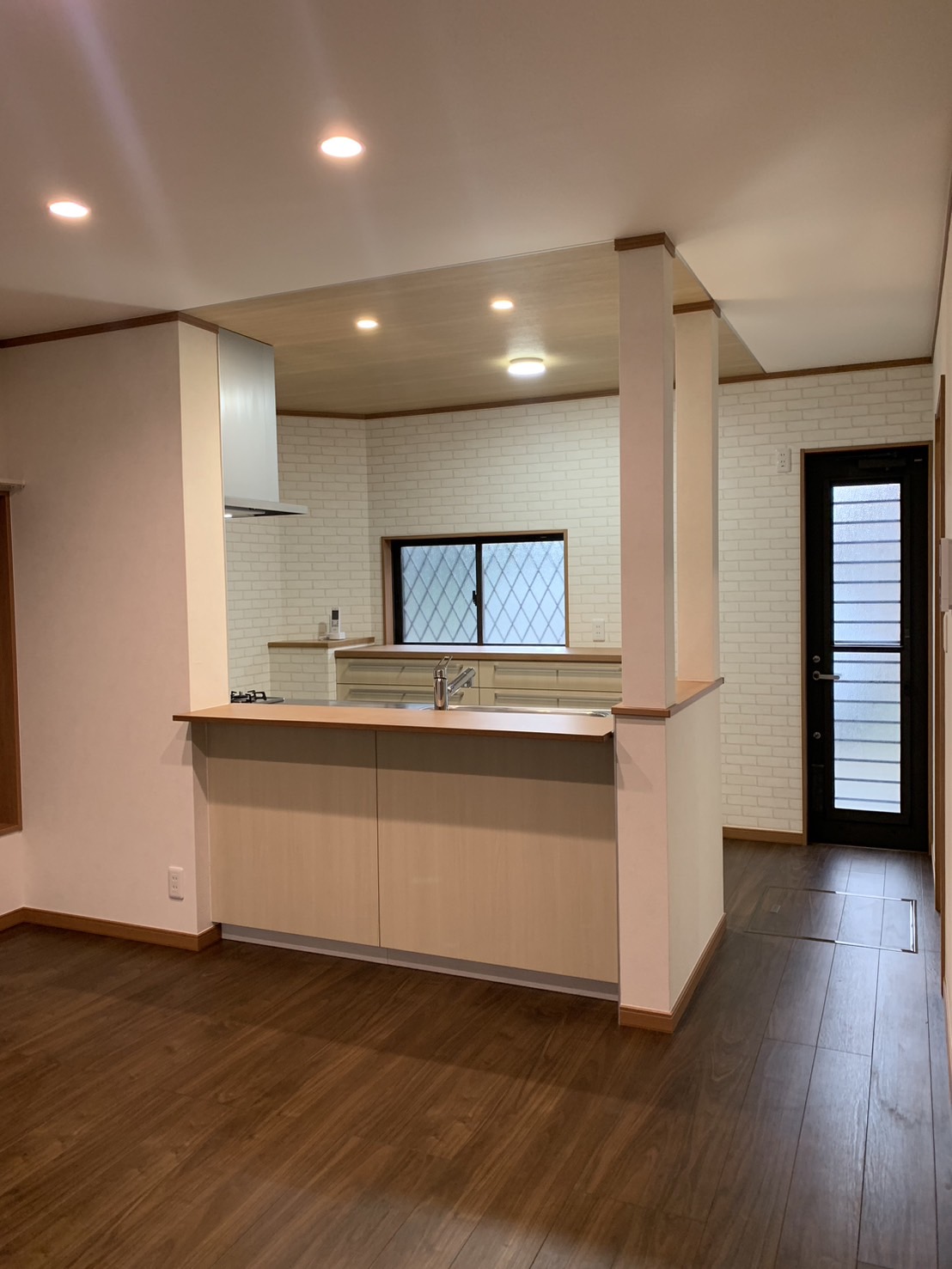 「収納力と使い勝手を両立したキッチン＋機能性を高めた洗面・浴室のトータルリフォーム」