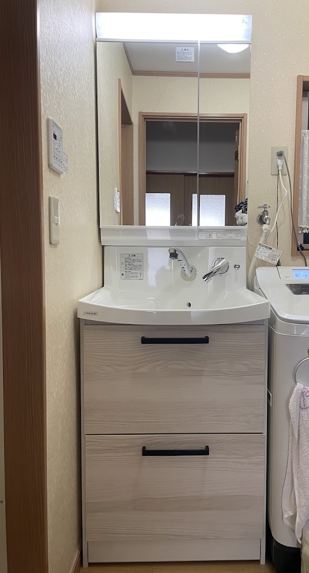 「すっきり収納で使いやすさUP！狭スペースでも広く感じる新しい洗面台」
