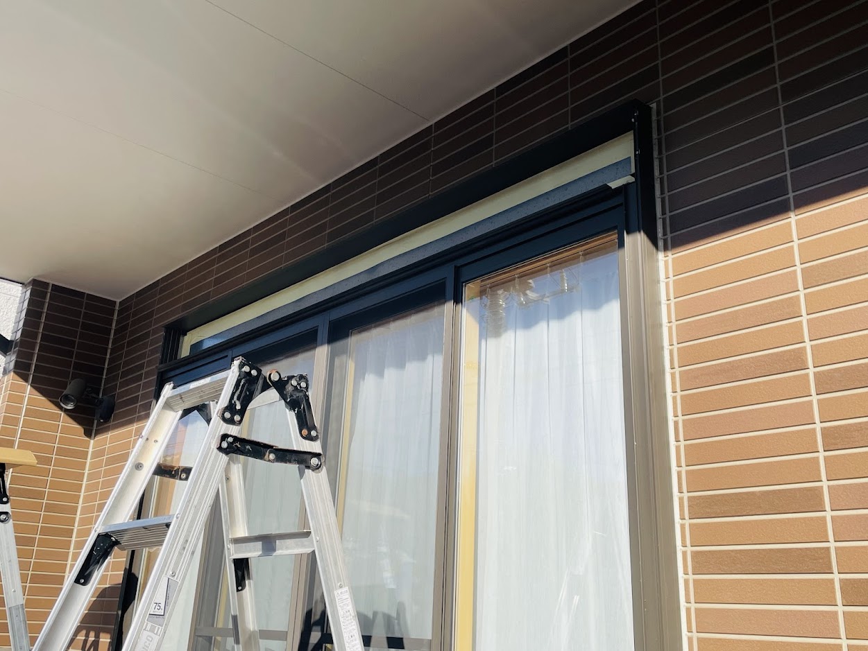 掃出し窓に電動シャッター設置／ふじみ野市